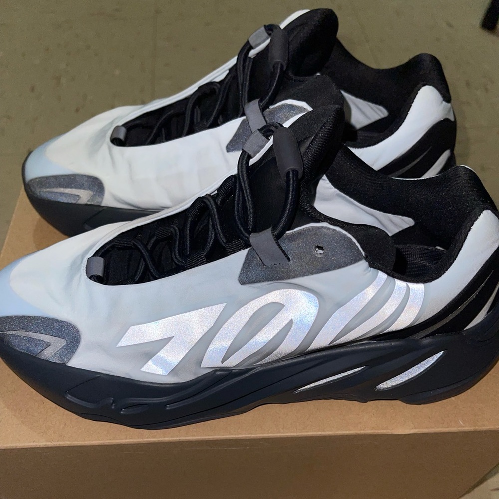 Yeezy 700 MNVN Blue/Grey-Black